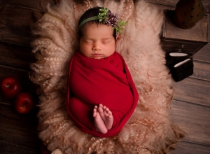 newborn_shoot_wrapping_swaddling_by_parul_and_ankur00020